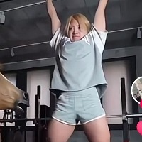 成都Gay会员：輕熟女 的头像