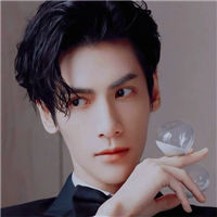 只一人